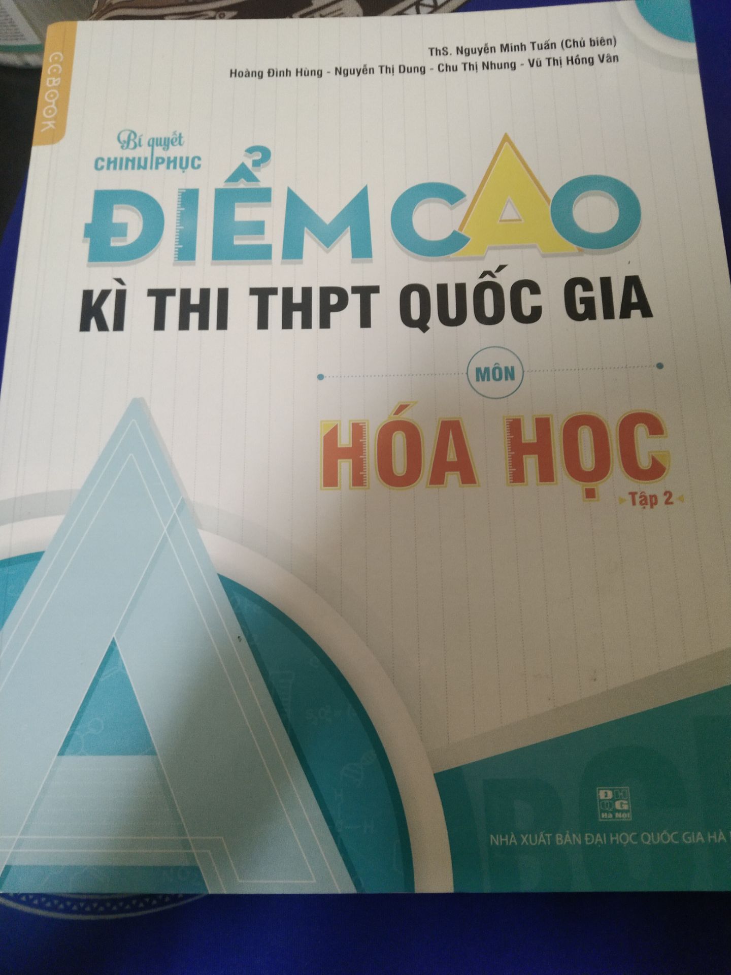 mặc dù bao rất kỹ đóng gói rất kỹ nhưng ở phía bên ngoài có mấy chỗ dơ ạ sách  và phía dưới có mấy chỗ bị nhăn lắm ạ , shipper rất nhiệt tình