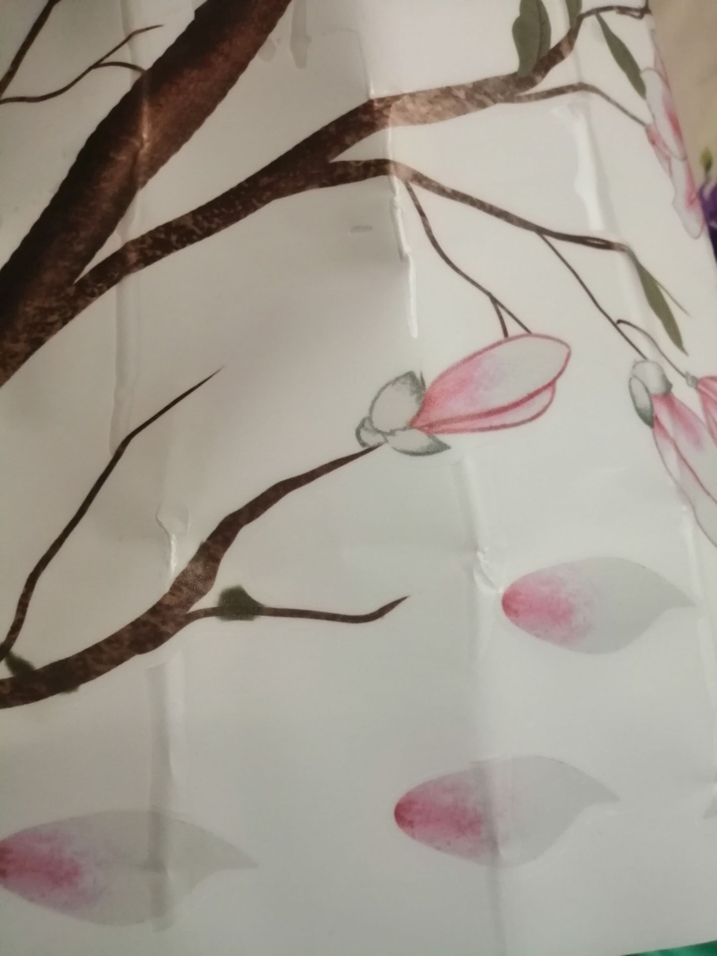 Gửi cho đống giấy gẫy như giấy vụn làm gì vậy shop? Đóng gói k cẩn thận gì hết vậy. Làm ăn kiểu con nít