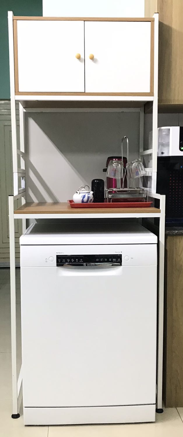 Kệ đẹp, có bạn ở shop nhắn tin, gọi hỗ trợ lắp ráp nhiệt tình. Ai mua lắp chưa được thì cứ đợi có tin nhắn của shop hoặc liên hệ Tiki xin số nhé.
Khoang bên dưới vẫn vừa với máy rửa bát độc lập nhé mọi người.

P/s: mình có độ thêm tí để khoang giữa cao lên một chút