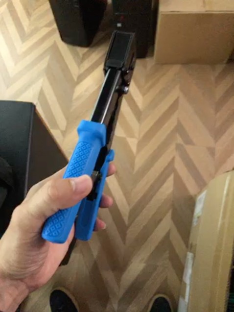 Kìm bấm ok. Hàng chính hãng nên sử dụng yên tâm nhé cả nhà. Hơi nặng hơn so với các loại kìm khác nhưng rất chắc chắn.