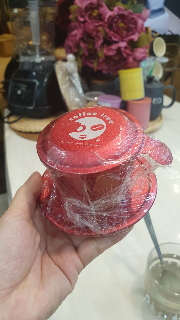 dịch nên thấy tiki giao hàng hơi lâu nhưng sp rất hài lòng, đóng gói cẩn thận, cafe pha ngon thơm đậm đà, cái phin đẹp hơn mong đợi?