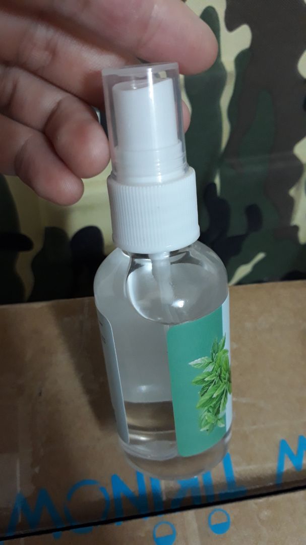 Chai bạc hà này ngửi là tỉnh liền, haha mình mua 2 chai, 1 để xịt đi ngủ 1 xịt cho tỉnh táo. Mùi bạc hà thanh mát, đuỗi muỗi cũng đc nữa. Shop gói hàng chu đáo, bọc từng chai luôn