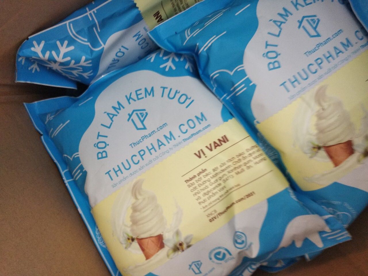 Đóng gói cẩn thận. Bảo bì có vẻ hàng tốt chứ chưa sử dụng.
Hàng ok, dễ làm, trẻ con rất thích!