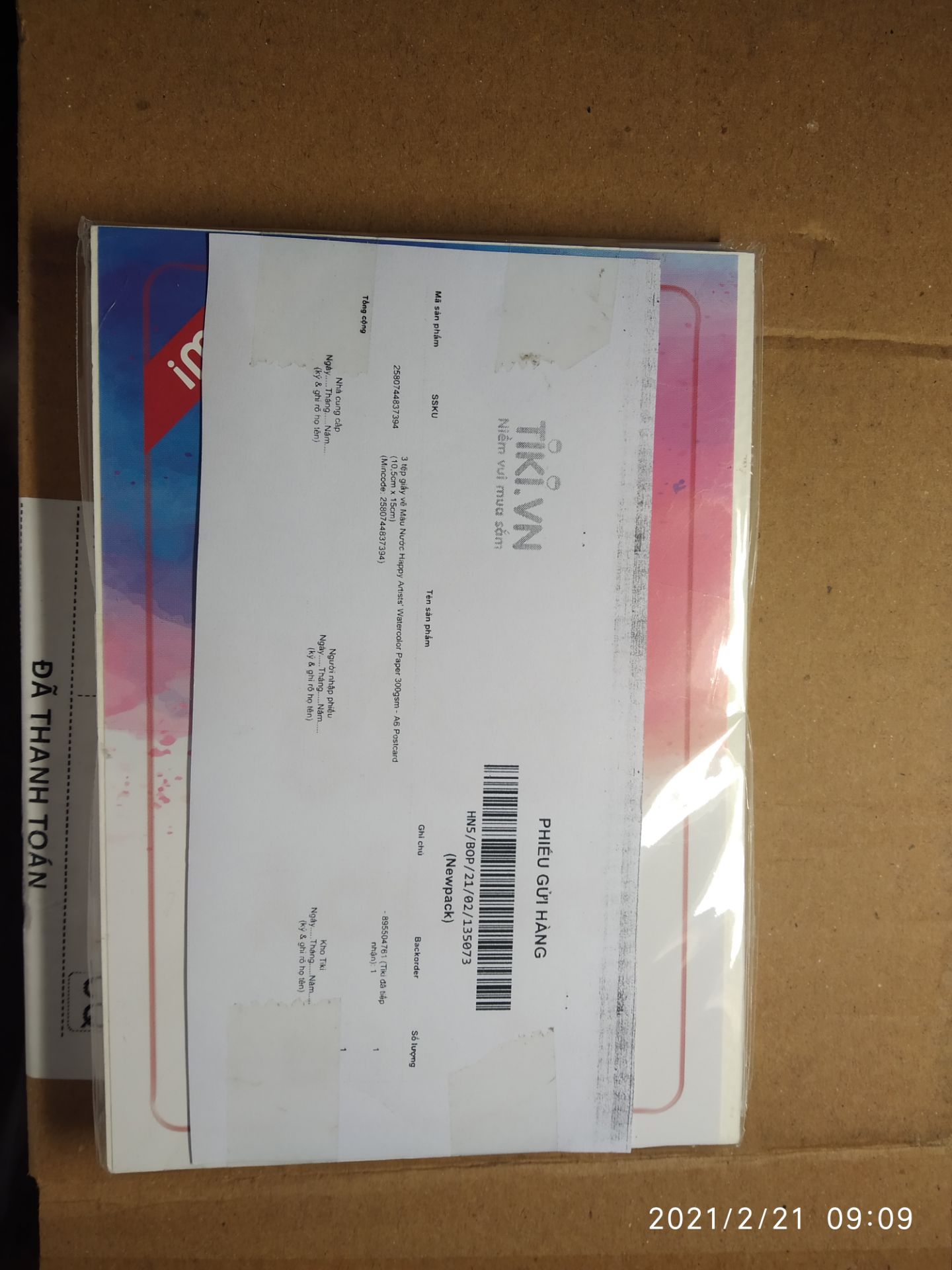 tiki giao hàng nhanh, chị shipper nhiệt tình lắm luôn, 3 tệp giấy được đóng gói chắc chắn, giấy dày