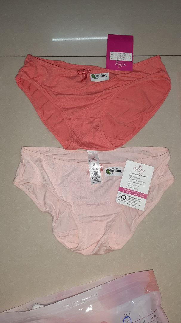 mình vừa nhận hàng, chất lượng thun coton tạm ổn, tuy chất ko dày dặn lắm. Nhưng mình đặt size L shop giao size M. Mong Tiki và shop đổi hàng giúp.