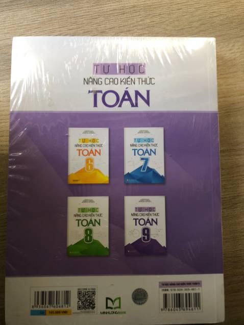 Đặt sách sáng 5h30 ngày 15-***, giá 1*** đ, giảm còn 1*** đ.
Chiều 1h30, sau 6 tiếng là đã nhận được sách. Công nhận Fahasa Sài Gòn giao sách đến chóng cả mặt mài. :D
Bộ sách của soạn giả này mình đã mua từ lớp 6 đến lớp 9 cho mấy đứa cháu học. Sách nội dung đầy đủ, dễ hiểu!!!