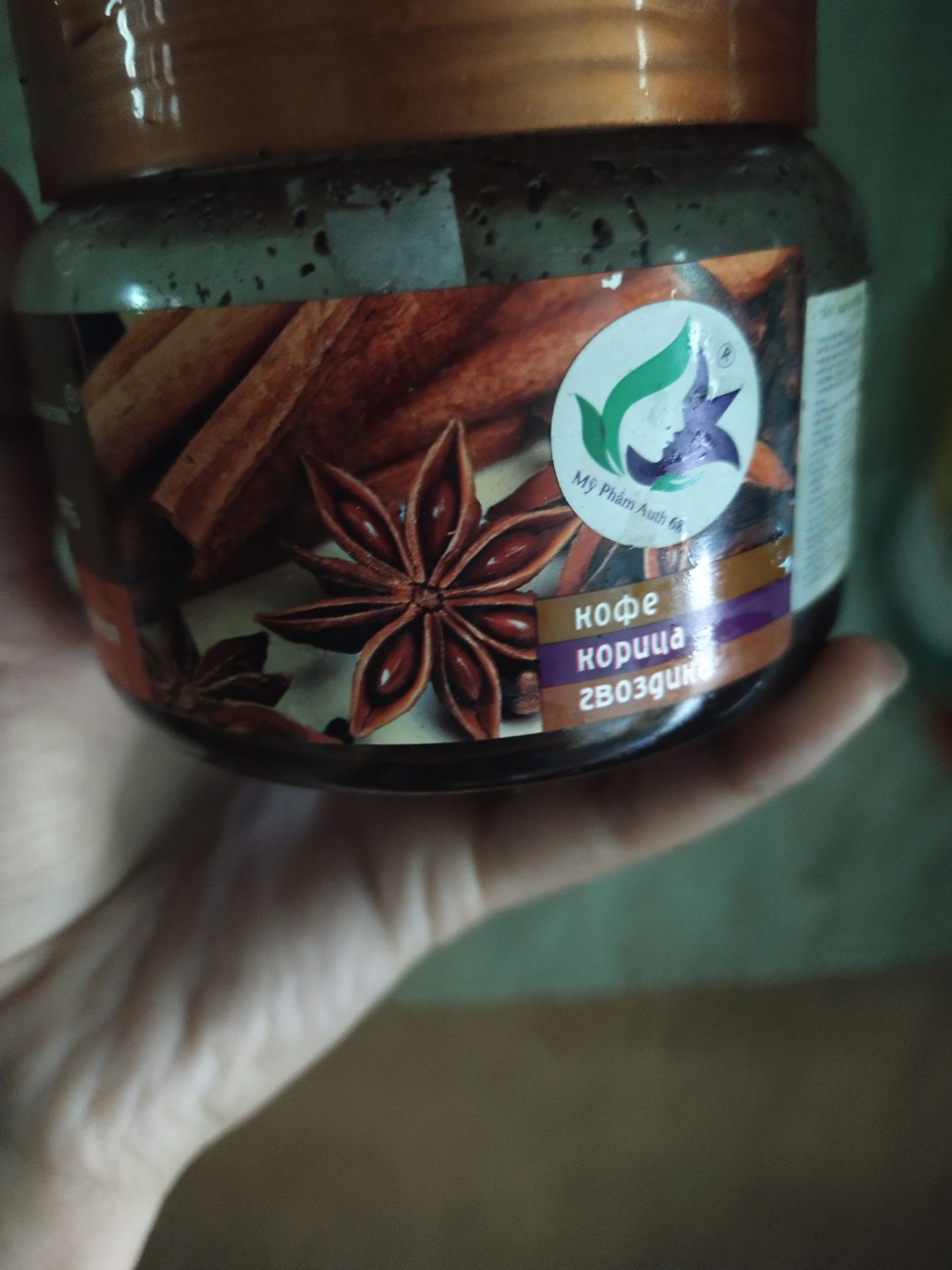 mùi café hơi nồng
hạt to mấy bạn da nhạy cảm nên căn nhắc trước khi mua 
khi thoa lên da sẽ hơi nóng 1 chút
tẩy sạch ok lém
*dùng gần hết mới cho đánh giá 😁😁