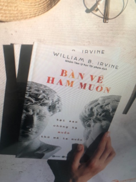 Quyển sách này hay lắm mọi người, giao hàng rất nhanh, chấm 5 sao cho Tiki và tác giả