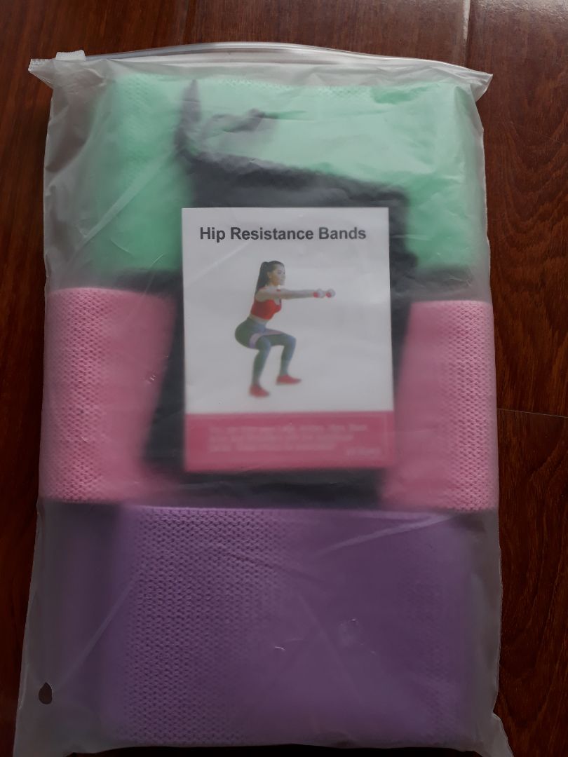 Giao hàng tiêu chuẩn cực nhanh, tối hôm trước đặt mà sáng hôm sau đã có thể nhận hàng.
Hàng đúng và đủ mẫu, đóng gói cẩn thận.
Chất vải dày dặn, chắc chắn, màu đẹp như hình trên web.
Có thêm sách hướng dẫn Action Guide để tự tập. Có túi lưới đi kèm rất tiện.