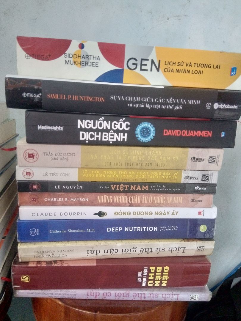Một cuốn sách dày đồ sộ nhất mà tôi có được chỉ sau kinh thánh . Hơn 1500 trang , đáng để ăn Tết