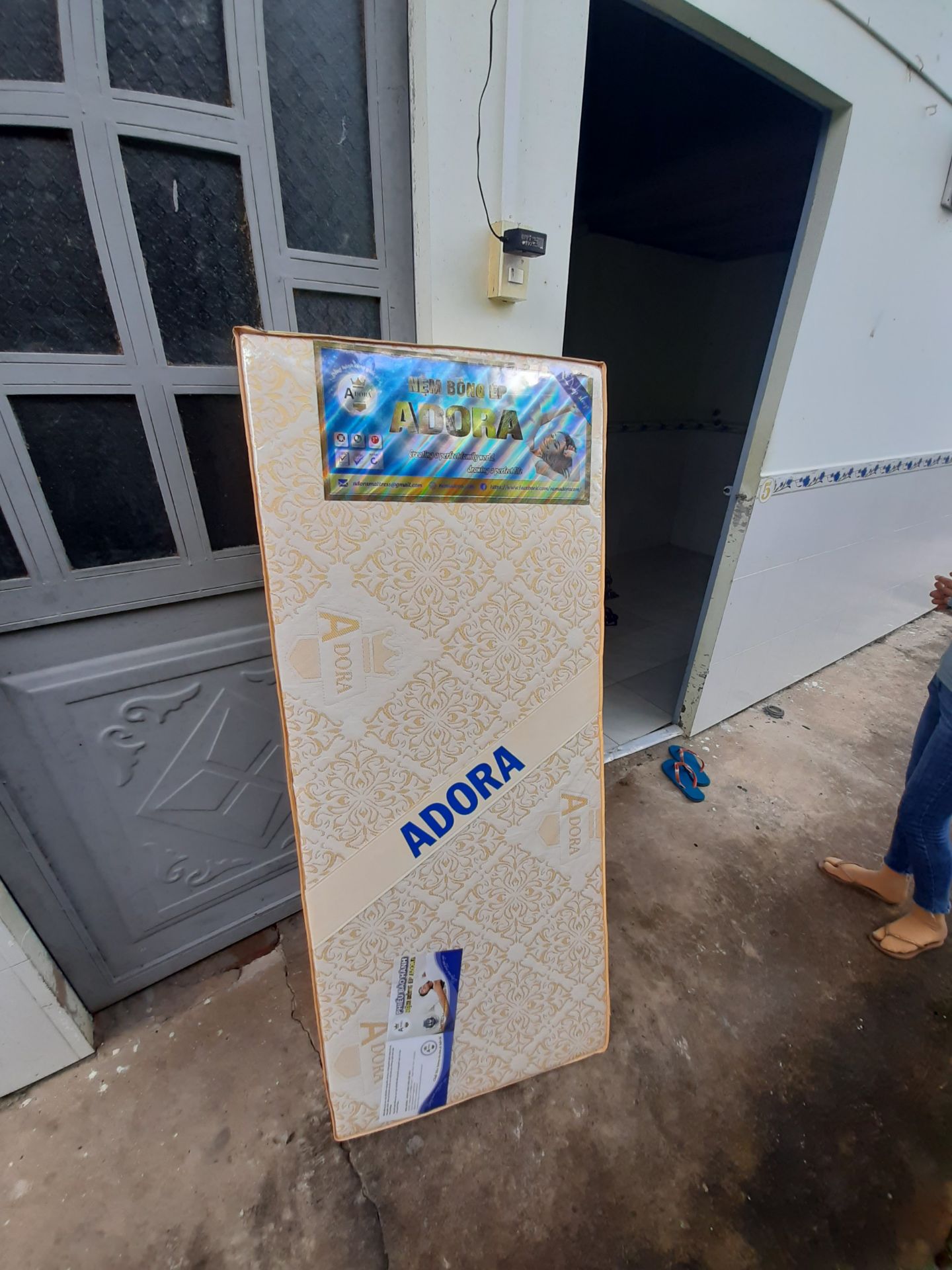 Shop giao nhanh, cái này cứng hợp với người đau lưng hoặc người già, nằm ko bị kêu sột soạt. nên mua nha