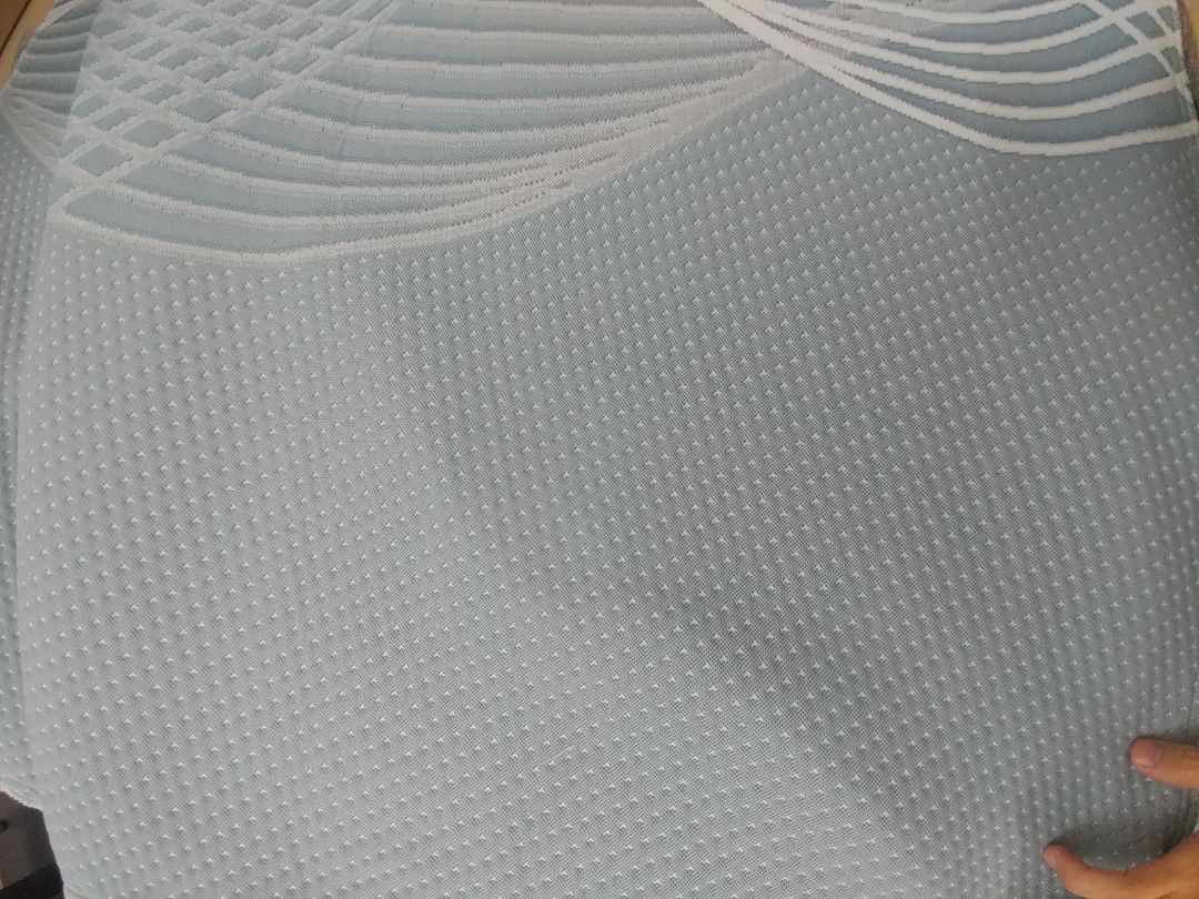 Mình không biết ruột gối có bền không nhưng nhìn vỏ gối là thấy xịn rồi. Chất vải tốt không xù lông mag đường may chắc chắn, khóa kéo cũng không lỗi