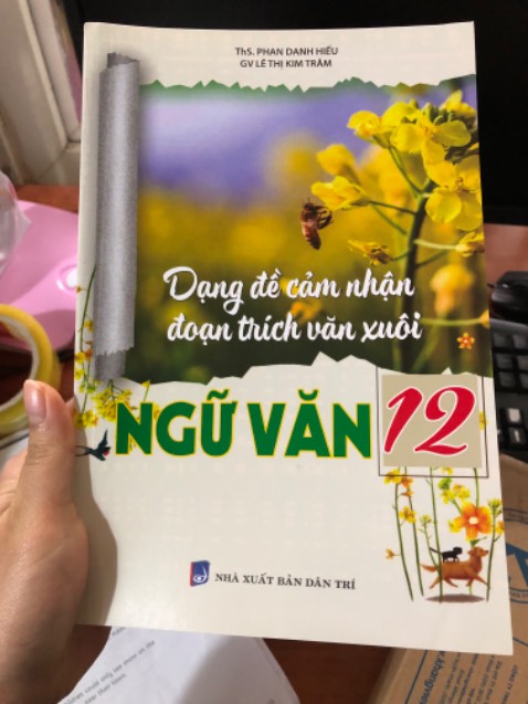 Giao hàng hơi lâu, hộp gói hơi ẩu nhưng vì sách không bị ảnh hưởng nên vẫn okela, sách hay, nên mua nhé mọi người!
