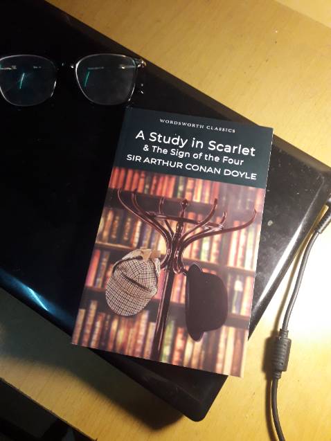 Sách mới đẹp và thơm. Đáng mua