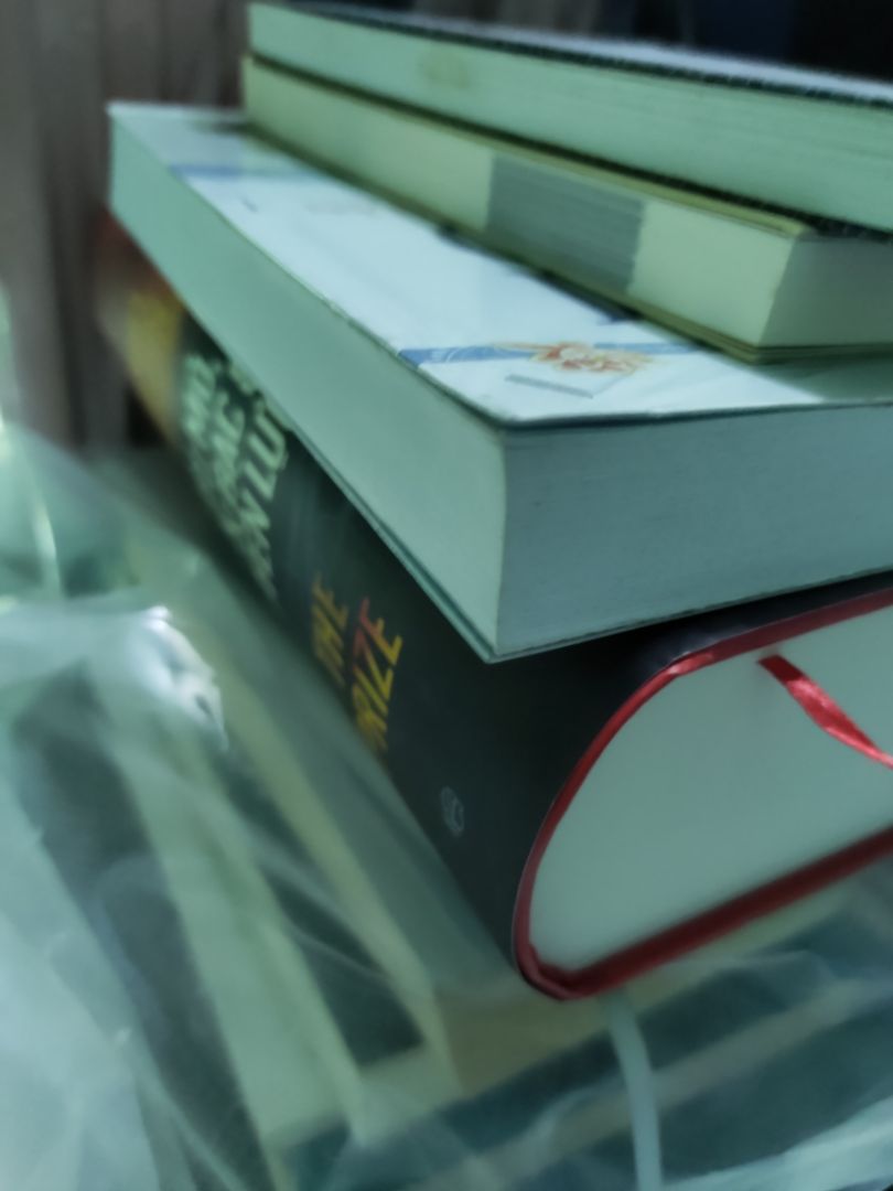 sách hay, đẹp, nội dung dễ hiểu. nói về lịch sử ngành dầu mỏ từ lúc khai thác những mỏ dầu đầu tiên đến quá trình phát triển thành thứ vũ khí chính trị quyền lực nhất thế giới.