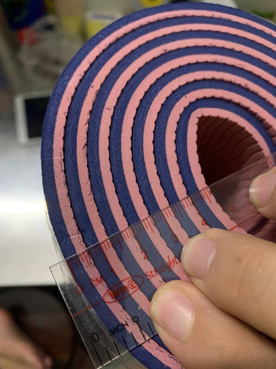 Hiện tại sản phẩm nhận được không đúng với mẫu order:
- Yêu cầu loại 1 lớp, màu xanh dương => nhận được mẫu 2 lớp, màu xanh dương + hồng.
- Yêu cầu loại dày 8mm => nhận được loại 6mm.
Vui lòng kiểm tra hình sản phẩm trong file đính kèm và đổi sản phẩm như trong hình minh họa.