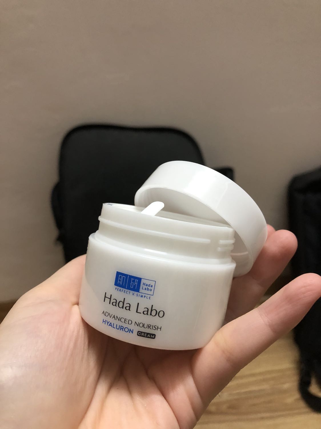 Sp gói cẩn thận, chuyển phát nhanh. Nhưng mà khá là lâu khô. Dính dính lâu rất là khó chịu. Mùa khô đông có vẻ hợp, tháng 11 ở đn trời hơi se lạnh nhưng vẫn thấy chưa hợp lắm