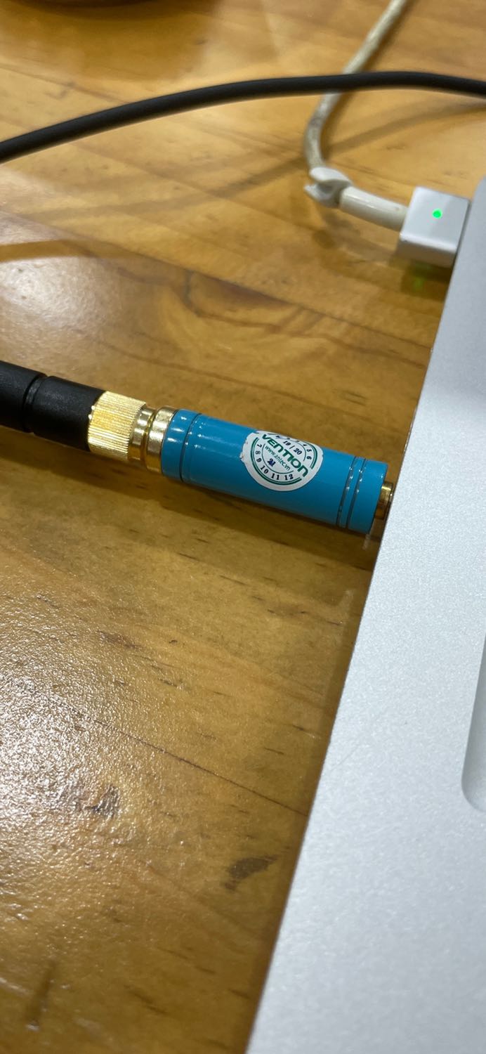 Sau 1 tháng sdung thì thấy có lúc tín hiệu ko ổn định, phải cắm ra cắm vào xoay xoay đầu jack thì âm thanh moi vào đủ 2 bên tai, nhưng nhìn chung đã tốt hơn rất nhìu các loại chợ rẻ tiền khác. Nhìn chắc chắn, đẹp