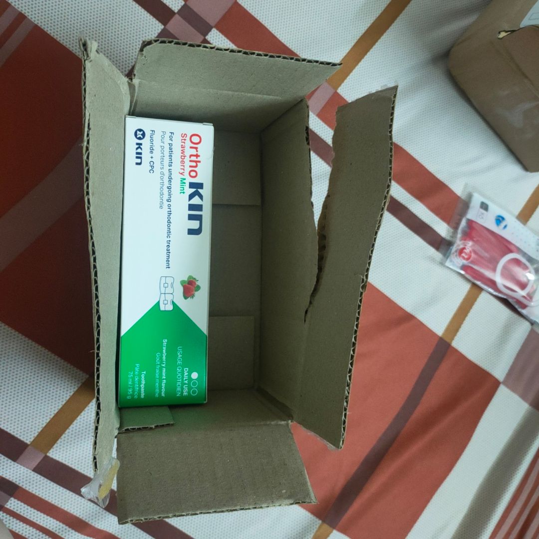 đơn hàng đặt 2 hộp kem đánh răng nhưng lại giao có 1 hộp. Shop vui lòng giao bổ sung thêm 1 hộp.