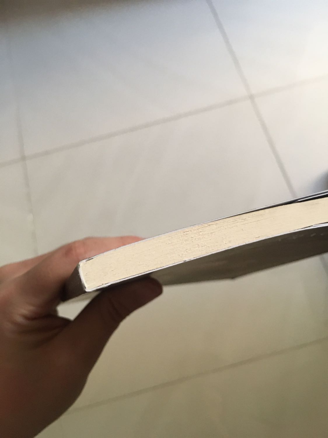 Chất giấy rất tệ, giống các bản sách photo, gáy sách dạng dán rất mau bung mình muốn hoàn trả hoặc đổi bản khác!