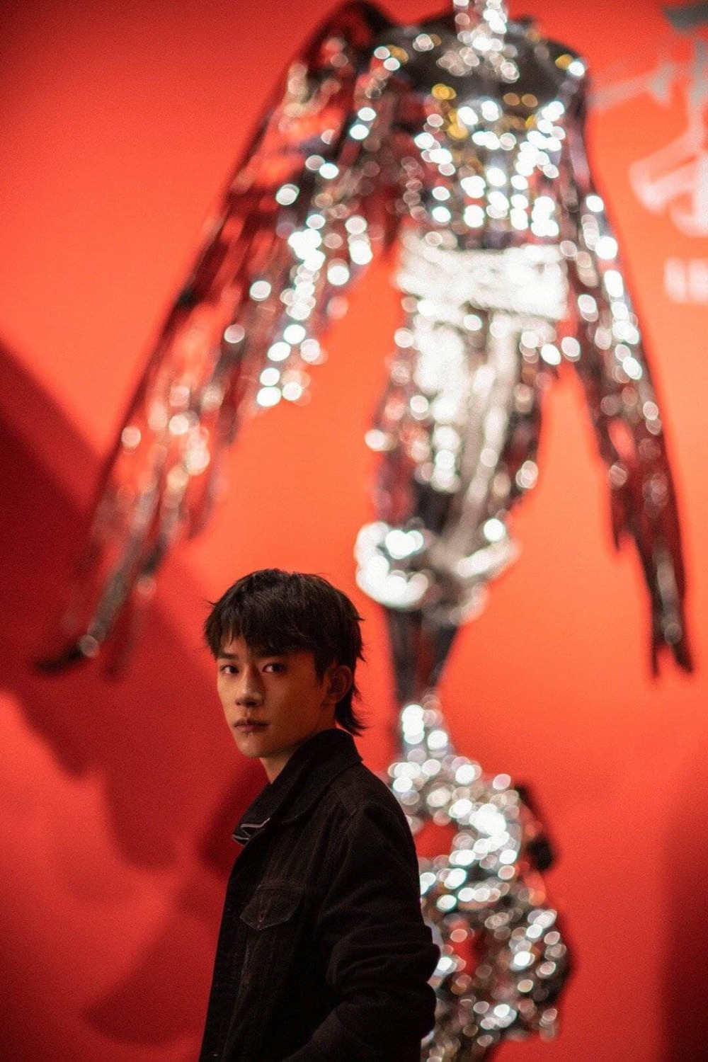 Sách giống như 1 cuốn nhật ký, chủ đề chính xoay quanh cuộc sống của Ninh Tâm ( tác giả ) và mối tình đầy cảm xúc với chồng mình từ độc thân cho tới khi có tiểu phiền phức 1 và 2. Câu mình thích là "Nếu bạn đang là học sinh cấp 3 thì hãy bỏ tiểu thuyết ngôn tình trên tay xuống và tập trung học hành để thi đỗ vào 1 trường đại học .... khoa công nghệ thông tin..." mình không nhớ rõ lắm nhưng đại loại là ý nói ĐH khoa công nghệ thông tin nhiều trai và có nhiều sự lựa chọn))) mn nên mua hiii
Đăng tạm hình chồng em làm ảnh minh hoạ >3