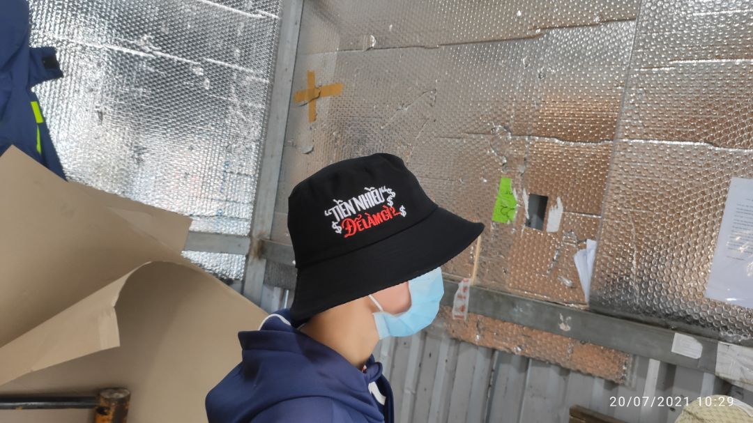 size hơi nhỏ, đầu nhỏ đội sẽ rất xinh. 
về chất lượng thì ổn nhé 👍