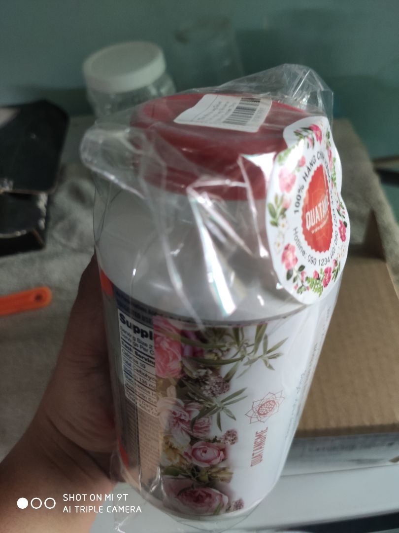 _ đầu tiên rất vừa ý về đóng gói và lời cảm ơn  của shop.
_ sau đó tụt cảm xúc vì tem nhãn dán cẩu thả (sao 1 thương hiệu có tiếng lại làm ăn vậy đc ?) nên rất lo lắng về chất lượng sp vì đây là dung nạp trực tiếp vào người và dùng lâu dài nữa.