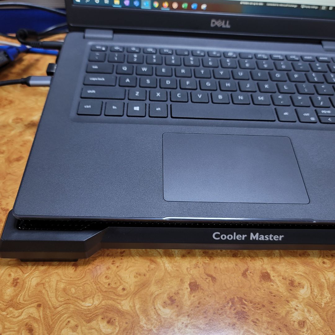 Quạt to 20 cm, chạy êm, thổi mát toàn bộ mặt đế laptop, ngon trong tầm giá