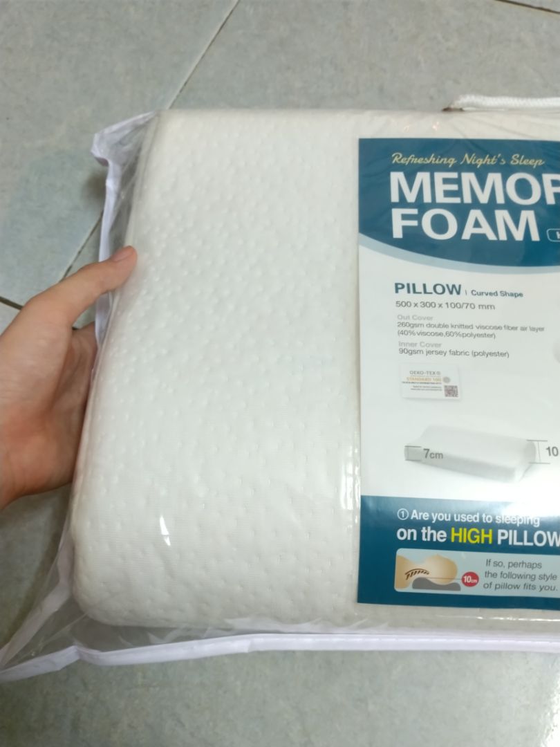 Tiki giao hàng siêu nhanh. SP mới nguyên. Mình thường xuyên ngồi máy tính nên bị đau cổ vai gáy ảnh hưởng giấc ngủ, mua thử sp thấy rất ok. Ban đầu thấy hơi cứng nhưng dùng quen và hiệu quả rõ rệt, ngủ nhanh, giấc ngủ sâu, tỉnh giấc không bị đau. Chiều cao gối vừa phải, bạn nào quen ngủ gối cao thì quay ngược gối lại cũng đc ạ. SP tốt, sẽ mua giành tặng người thân, sp giá sale tốt hơn mua ngoài siêu thị. Cảm ơn Tiki rất nhiều!.
