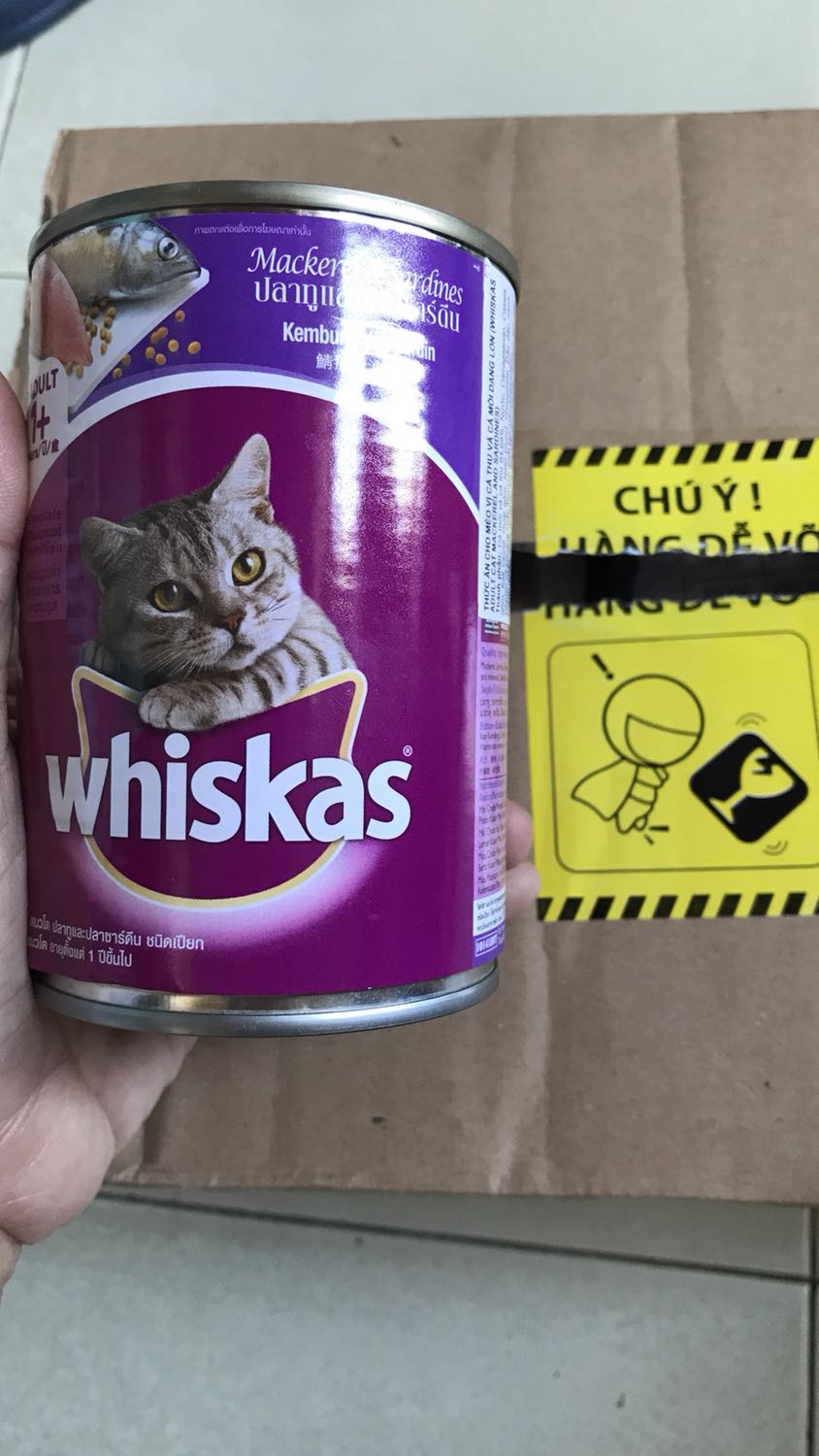 Sau khi mình phản ánh đơn hàng trước bị móp hộp thì đơn hàng sau có thêm mác này, mở thùng ra k hộp nào bị hư, móp, hy vọng những đơn hàng sau nữa của mình cũng được đóng gói và dán tem như thế này, cảm ơn các bạn đã tiếp thu ý kiến và cẩn thận hơn khi vận chuyển hàng