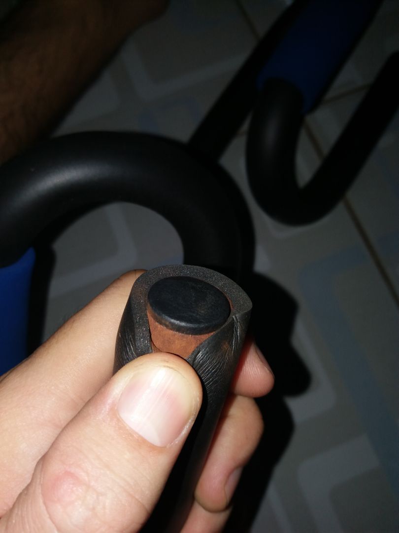 hàng gì chán chết bên trong lớp mouse sét hết trơn..mới mua hôm nay mà đã bị như vậy không được vui cho máy hàng gì chán chết bên trong lớp mouse sét hết trơn..mới mua hôm nay mà đã bị như vậy không được vui cho máy