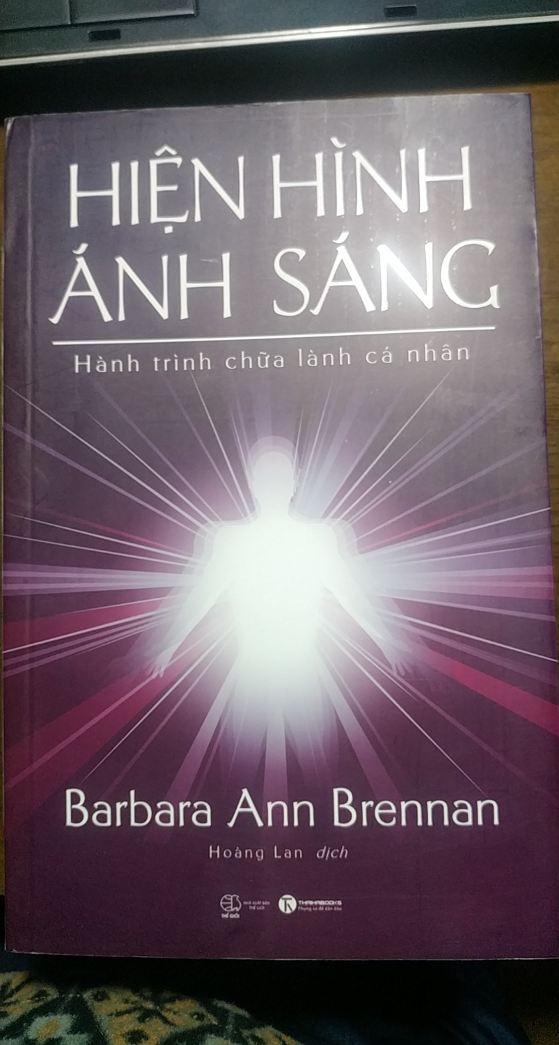 Là một người chữa lành tôi mong chờ bản tiếng việt đã lâu, nhận sách sáng nay rất vui. Sách được giao sớm, in hình ảnh đẹp.