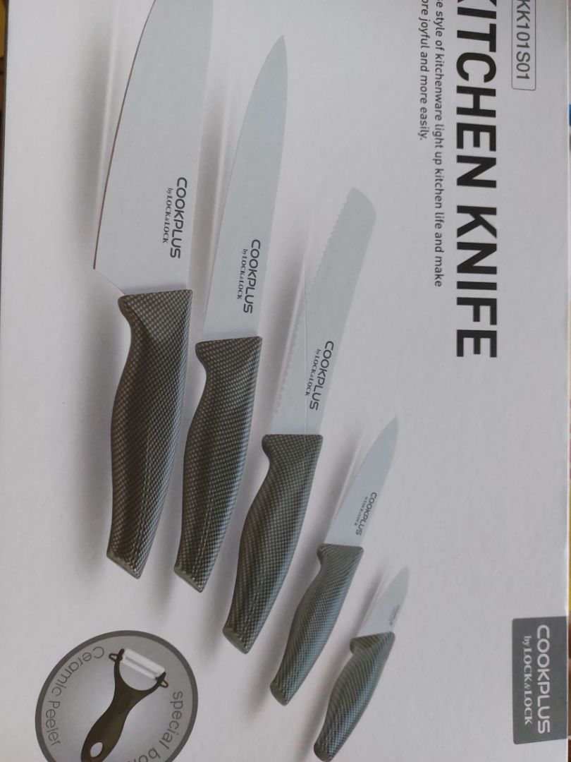 tiki giao hàng nhanh hơn dự kiến, đóng gói cẩn thận. Dao đẹp lắm, cảmnhận ban đầu dao bén ngọt, còn sử dụng lâu dài mới biết thế nào.