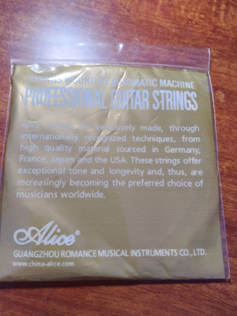 vì dịch nên là đợi hàng lâu quá trời. hàng về mà mừng rớt nước mắt. dây đàn okllaaaa nhaaaa