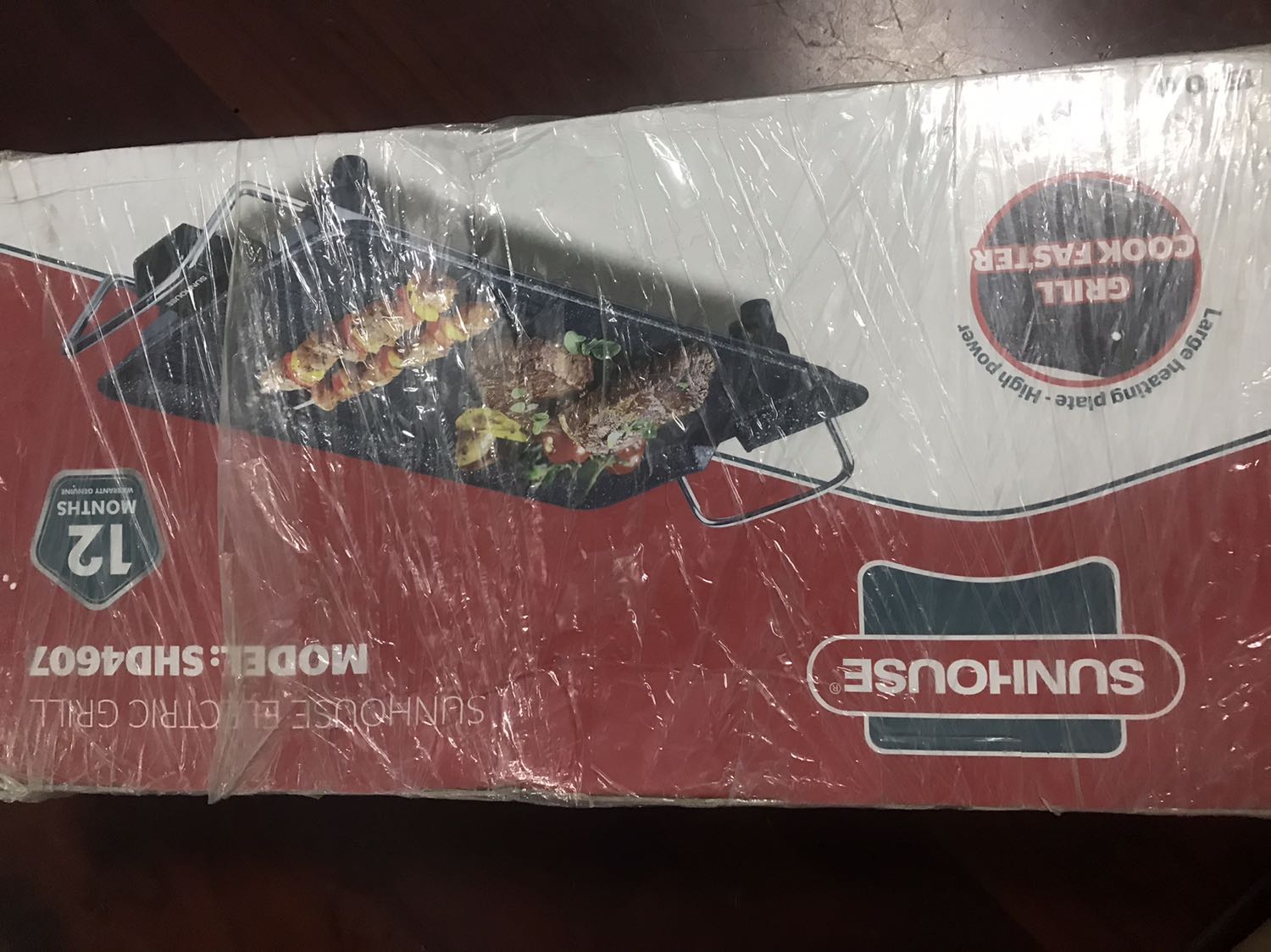 Giao hàng khá nhanh trước thời gian dự kiến. Mặc dù đóng gói chưa kỹ nhưng hàng về tay vẫn tốt không bị hư hại. Có hướng sách dẫn sử dụng dễ hiểu, có phiếu bảo hành. Mình chưa sử dụng nhưng nhìn rất thích!