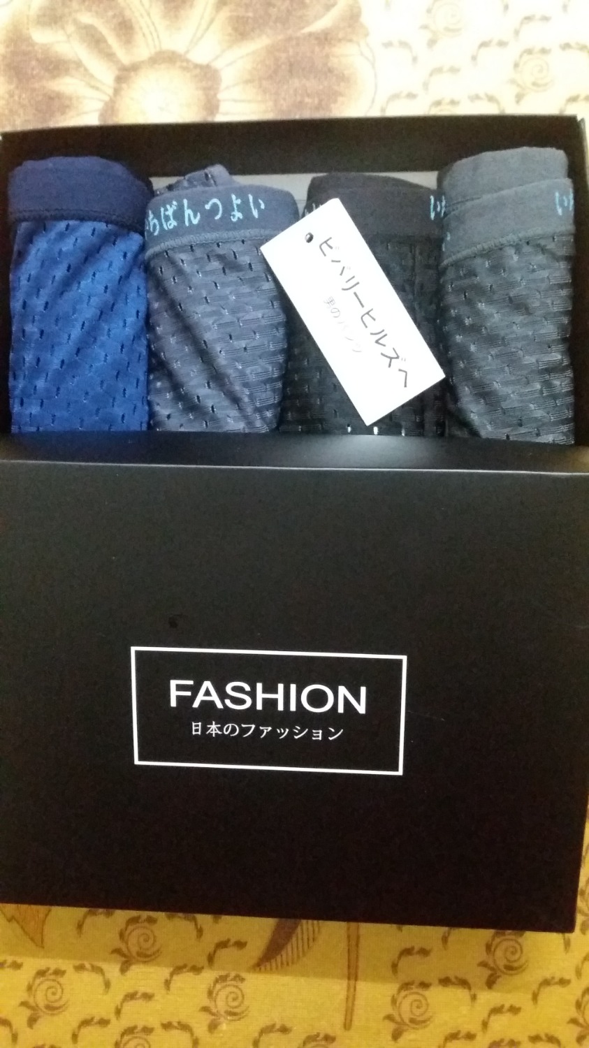 Tôi vừa nhận được hộp quần sịp đùi nam thông hơi. Về chất lượng thì OK.
Tôi đặt mua hộp 4 quần size XL, khi nhận hàng thì có 2 quần size XL còn 2 quần size L!?
2 quần size L ko vừa, giờ mất tiền mà bỏ đi sao?!