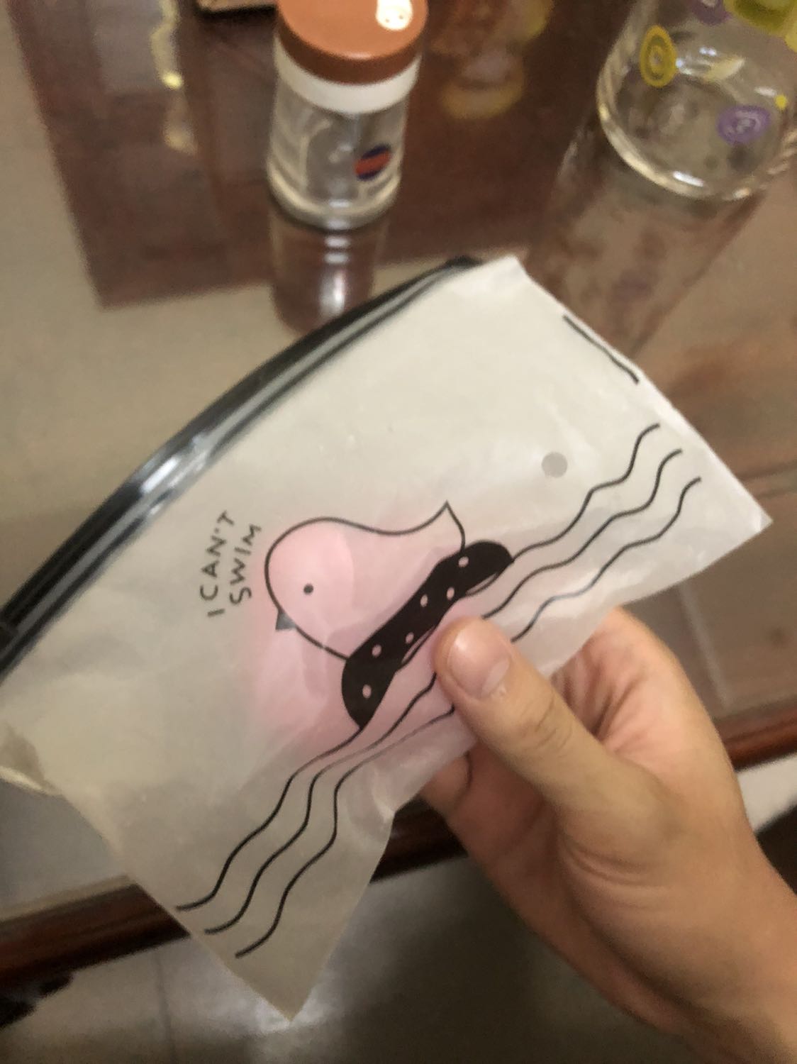 Mua ấm siêu tốc mà shop giao nhầm cái ốp air pod. Đề nghị tiki hỗ trợ đổi trả sản phẩm giúp mình. Tôi đã đổi lại hàng giống như mô tả, vì sản phẩm dùng OK nên mới sửa lại đánh giá cho Shop nhé.