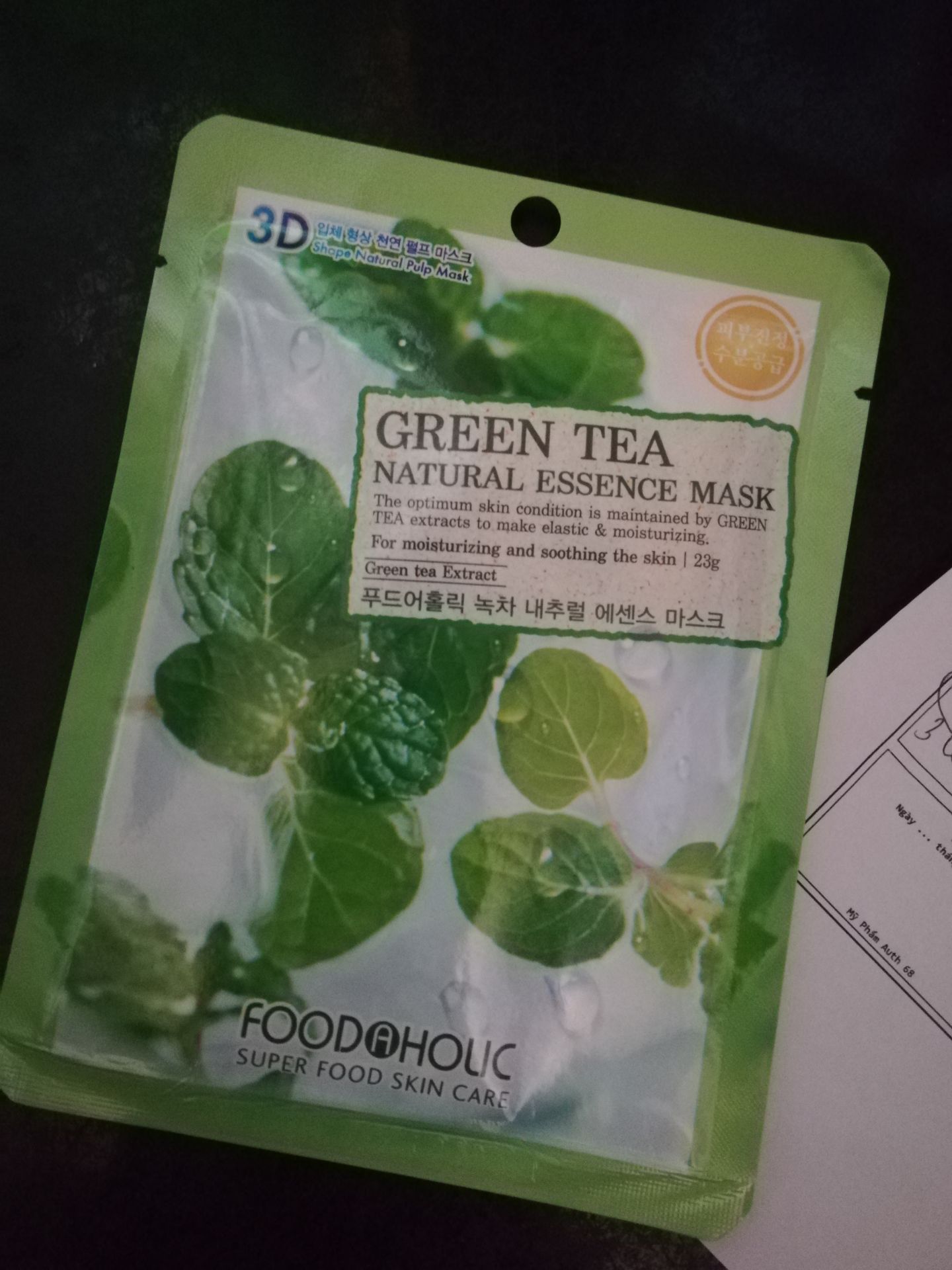 Gói hàng cẩn thận, được tặng kèm mask mặt trà xanh, chai bự lắm luôn. hương nhẹ ,thoa k bết rít, thấm trong tích tắc