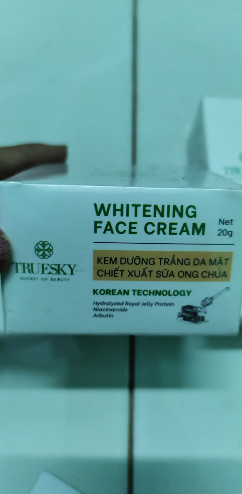 kem chống nắng bật tôn da,
kem dưỡng xài cũng ok nha mọi người