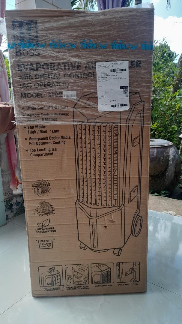 Tiki Trading Giao hàng nhanh lẹ. Sản phẩm đầy đủ giấy tờ. Tháo thùng như có ai đã tháo ra trước, chắc bên shop kiểm tra hàng. Quạt mạnh mát, mới khui thùng nhìn như đồ chơi em bé, nhẹ tênh mà mỏng manh lắm, nhưng quạt cực mạnh nhé. Độ ồn thì mức trung bình tiếng như quạt cây thôi. Để đá vào nữa thì tương đối mát. Chưa sử dụng nhiều sản phẩm khác nên không so sánh được. thấy cũng khá hài lòng.