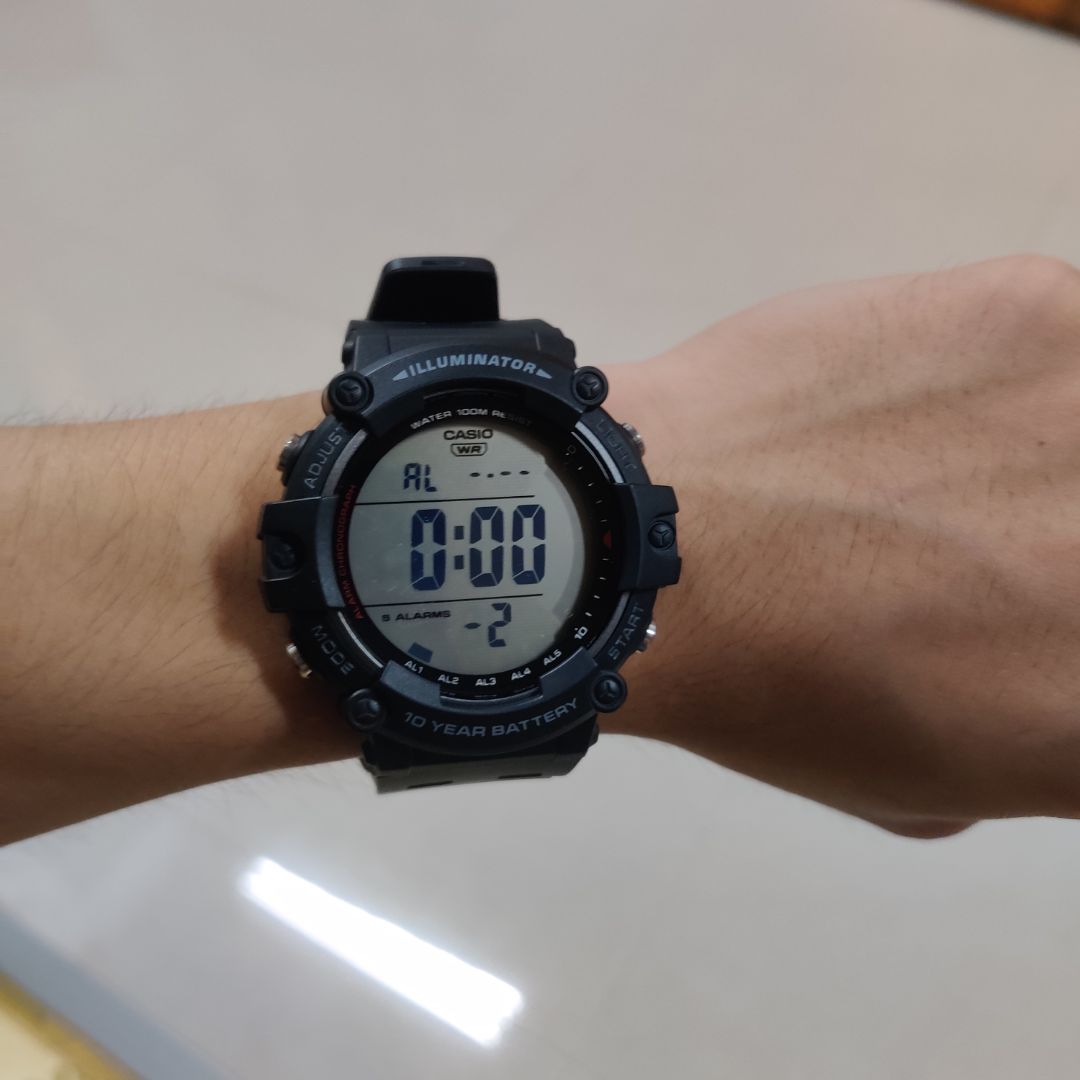 Đồng hồ hoạt động cực kỳ trơn tru và mượt mà, trông rất đẹp luôn, hướng dẫn sử dụng đọc cũng dễ hiểu, shop còn tư vấn tốt, nhiệt tình nữa chứ. hoàn hảo, 1 điểm 10 cho shop. 7 điểm cho vận chuyển vì không cho mình chọn ship nhanh