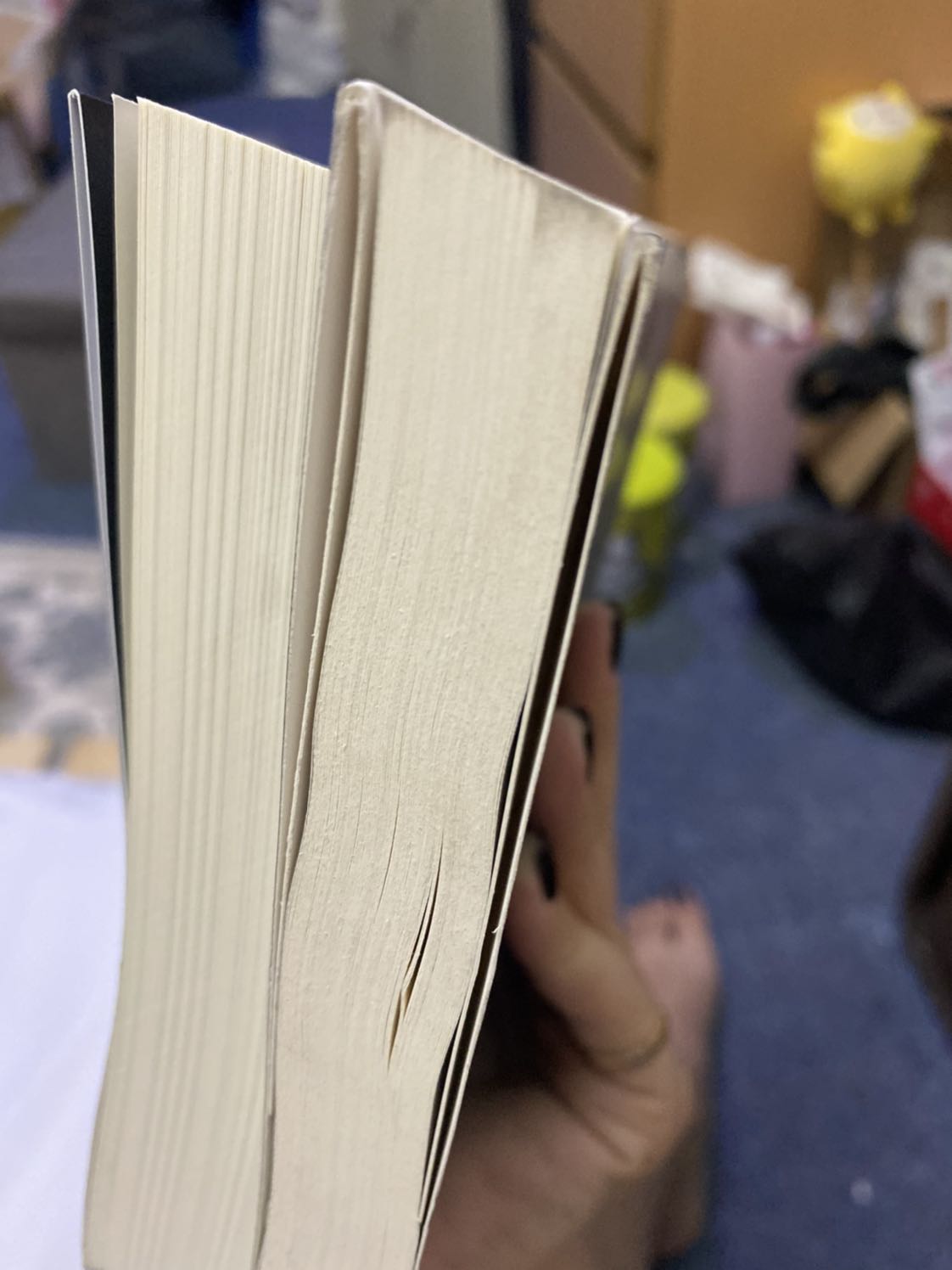 Xách đã xài rồi nè nên có nếp gấp và dơ í