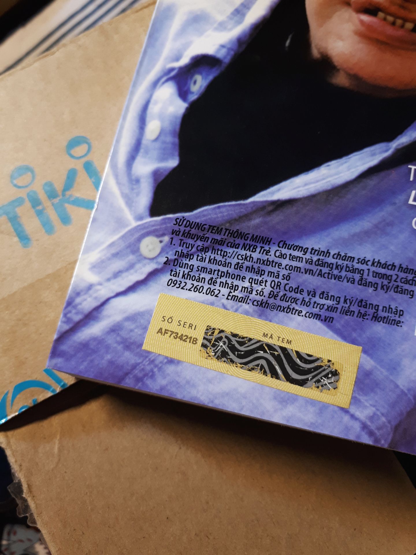 Đây là 1 cuốn sách rất hay và ý nghĩa kể về cuộc đời của Stephen Hawking, rất đáng để đọc. Mình rất hài lòng về dịch vụ giao hàng, đóng gói và chất lượng sản phẩm của Tiki, sẽ luôn luôn ủng hộ Tiki!!