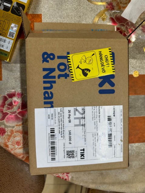 Hàng chống va đập tốt, mỏng, ôm máy. Rất dễ dán nhờ các phụ kiện gửi kèm đầy đủ, tỉ mỉ và công phu. Tự dán rất đẹp không thua ngoài tiệm chuyên nghiệp. Giao hàng rất nhanh ! Đánh giá shop 5*!