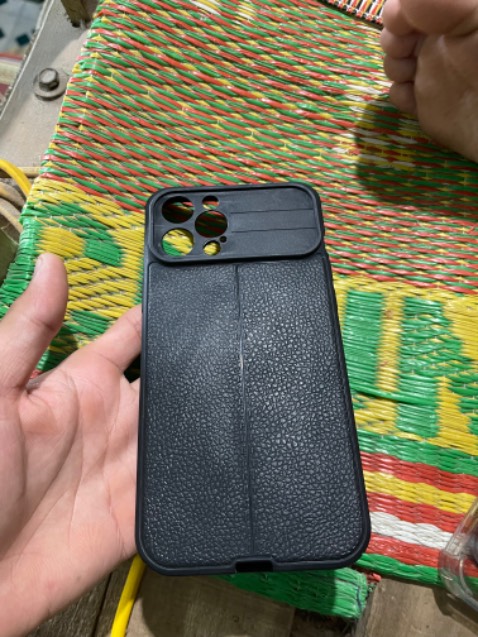 Ốp quá mỏng, nắp trượt bảo vệ k chắc chắn. Với giá tiền này k hề hài lòng, yêu cầu trả hàng