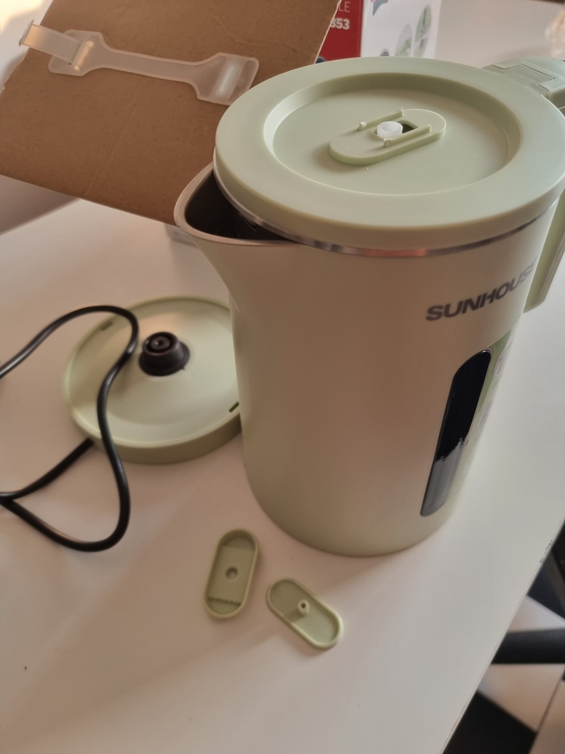 Tiki giao hàng nhanh thần tốc, sản phẩm tổng thể đẹp, nhưng  có nắp lẫy phía trên không chắc chắn, lỏng lẻo dễ bung, khó sài,, Nhà Sx lưu ý cái này.  Đã nhờ Tiki đổi trả, dịch vụ CSKH Tiki rất tốt nên mình vẫn yên tâm đặt mua cái khác. 
2 sao cho SP nhưng 5 sao cho Tiki