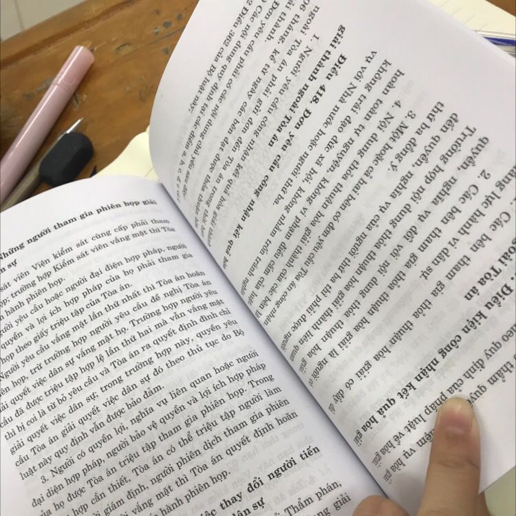 Mua sách từ lâu r mà nay học môn này lấy ra mới thấy :((( xep va in ngược từ điều 368 đến 417 luôn