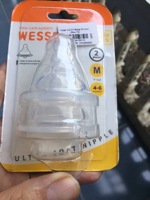 tôi mua hàng của nhà bán hàng babymart. hàng thì đóng gói sơ xài. chỉ bỏ sản phẩm vào hộp carton, không chống sốc, không gì cả. hàng tôi mới nhận mở hộp ra thì đã vỡ nát như hình tôi đính kèm. hàng cũ, tồn kho từ lâu. hàng đến tay thì vỡ bung bét, bụi vào rất nhiều. hàng này là hàng cho em bé sử dụng, em bé sức đề kháng chưa hoàn thiện, đề kháng rất yếu làm sao tôi dám sử dụng. tiki làm ăn ngày càng làm mất lòng tin của khách hàng quá. hàng tồn kho lâu, hư hỏng cũng cố tình đóng gói gửi cho khách, thiếu tôn trọng khách hàng.