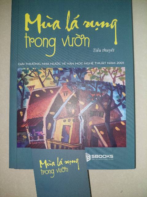 “ Không nhất thiết thật giàu có mới sống đẹp được. Đói vẫn sạch được. Rách vẫn thơm được. Mỗi người đều có thể sống đẹp được; không nên đổ lỗi cho hoàn cảnh; nhưng cũng không nên quá khắt khe với sai lầm của con người, con người đang ở trong tiến trình của nó, nó còn vật lộn dai dẳng với bản thân nó , hãy giúp nó....Đứng vững trên mảnh đát than bụi lầy bùn này mà ngửa mặt đón nhận thế giới. Dân tộc mình đẹp, biết sống làm người lắm. Nhân nghĩa, vị tha, hết lòng cho nhau. Không có cái đó, lạc lối ngay “
Một câu chuyện với nội dung đơn giản về các mối quan hệ trong một gia đình ở thành phố vào những năm tháng khó khăn nhất của đất nước sau thống nhất khi mà khủng hoảng về kinh tế - xã hội bắt đầu làm lung lay những nền tảng đạo đức cốt lõi. Một tác phẩm với rất nhiều cách ngôn sống, đậm đặc triết lý nhiều chỗ đến mức giáo điều nhưng thực sự đã lay động cảm xúc người đọc, gợi nhắc bao kỷ niệm về một thời đã qua với không khí xưa cũ của Hà Nội, những góc phố ngôi nhà cùng những con người, mảnh đời quá đỗi thân quen.