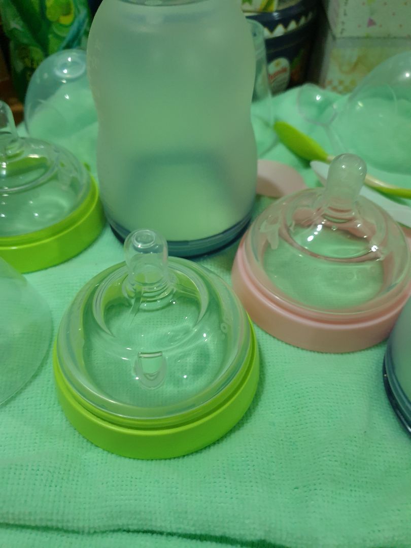 Bé nhà mình chỉ chịu bú mỗi bình này thôi, bình này thì ko có gì chê rồi. xài rất tốt. shop đóng gói đẹp, cẩn thận. mua được giá tốt hơn ở các cửa hàng.